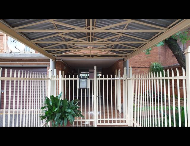 3 bed property to rent in SINOVILLE